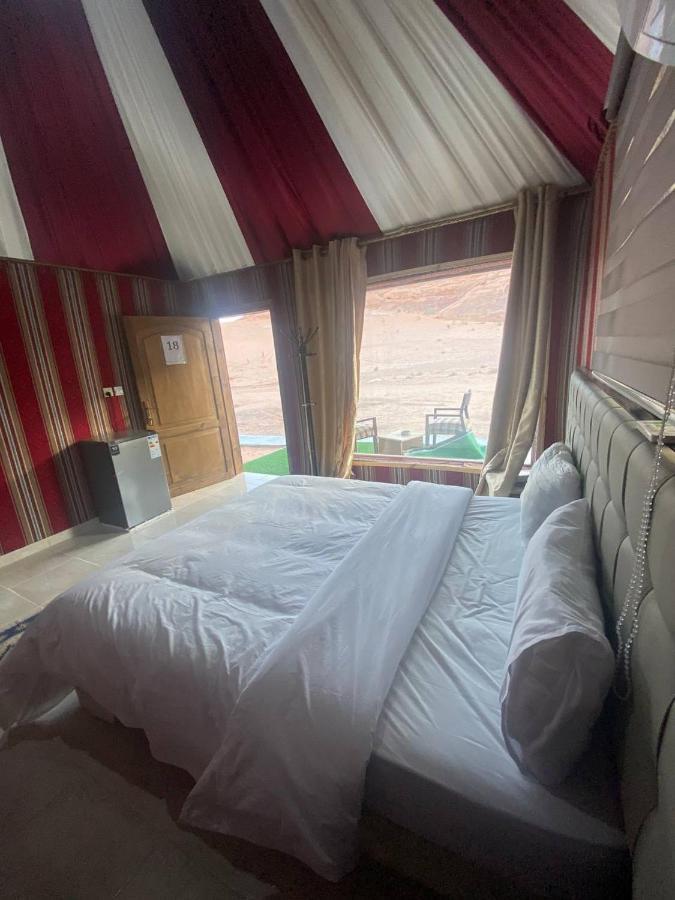 Hotel Omar Ali Luxury Camp Wadi Rum Esterno foto