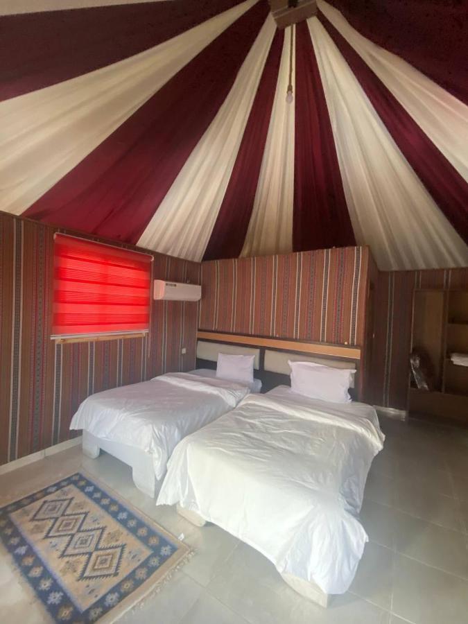 Hotel Omar Ali Luxury Camp Wadi Rum Esterno foto