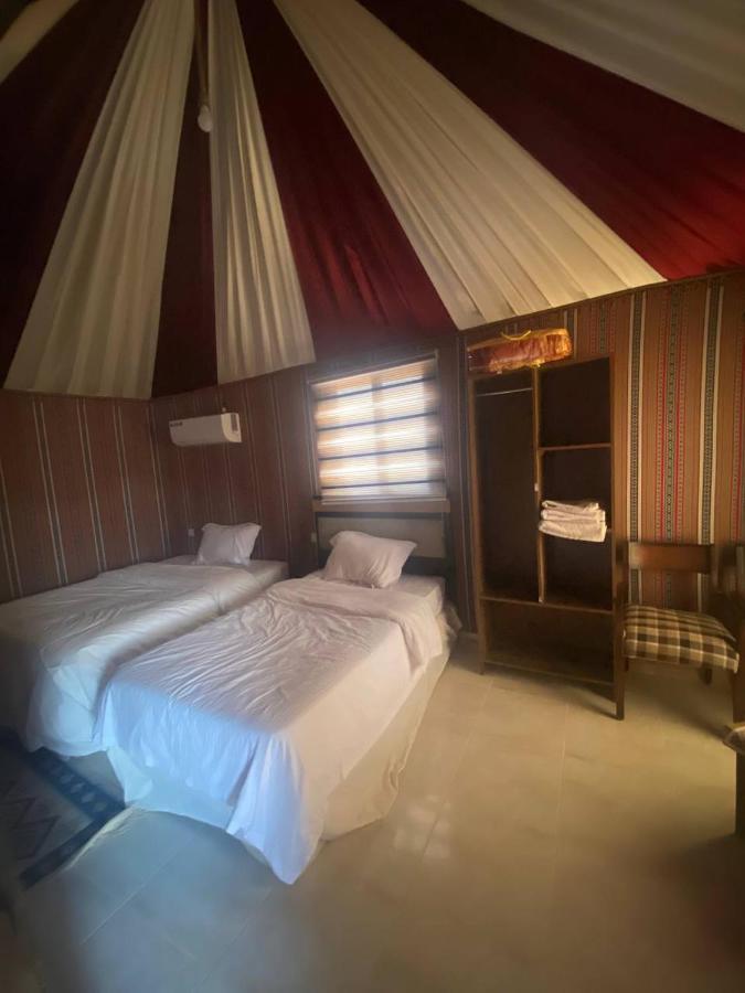 Hotel Omar Ali Luxury Camp Wadi Rum Esterno foto