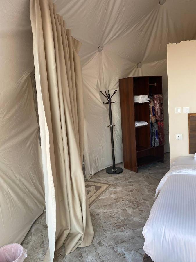 Hotel Omar Ali Luxury Camp Wadi Rum Esterno foto