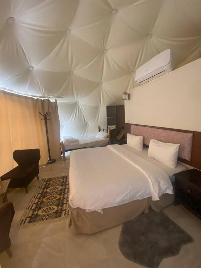 Hotel Omar Ali Luxury Camp Wadi Rum Esterno foto
