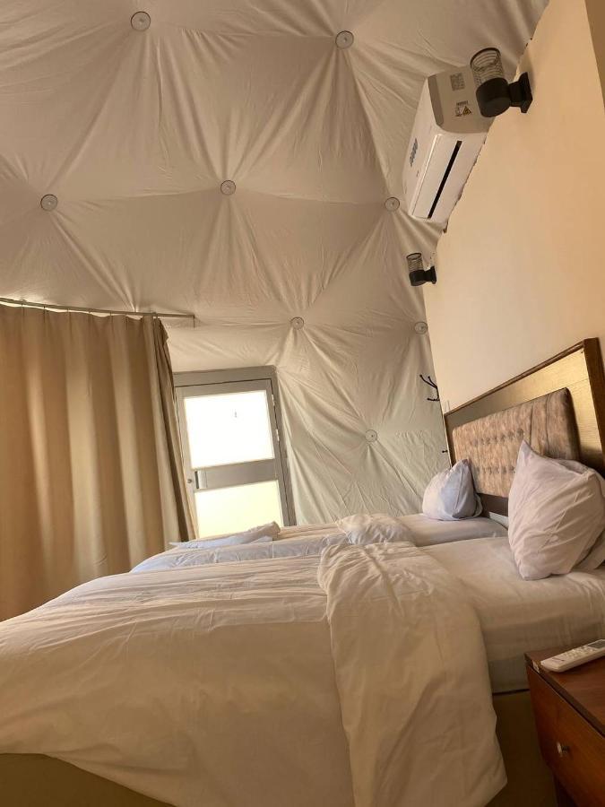 Hotel Omar Ali Luxury Camp Wadi Rum Esterno foto