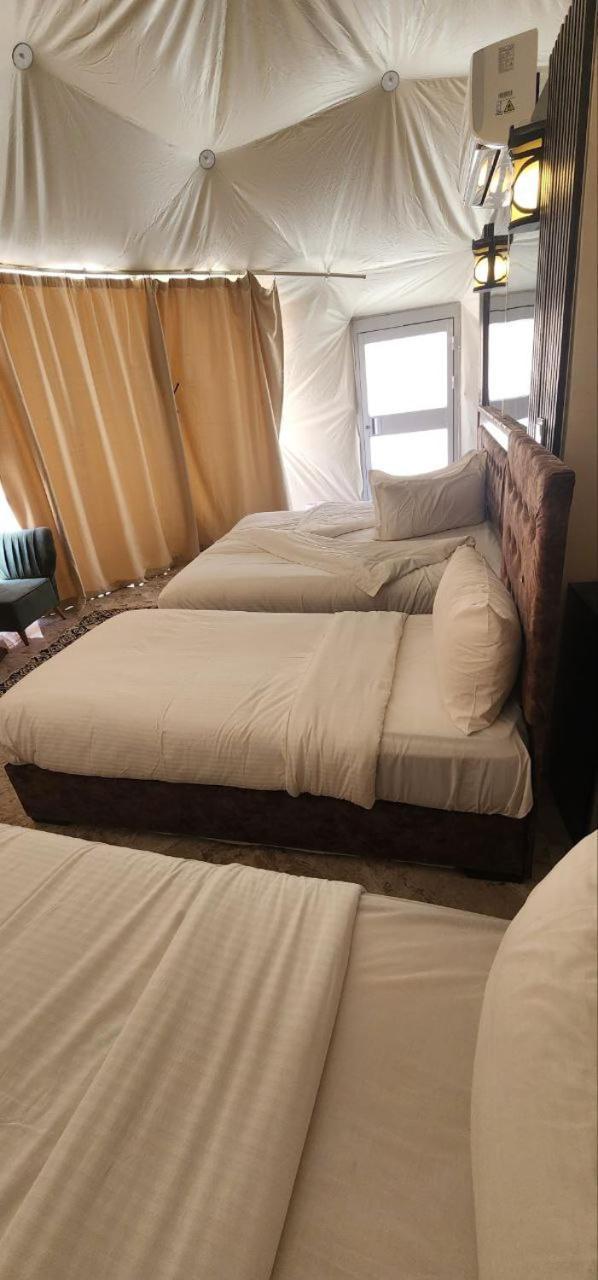 Hotel Omar Ali Luxury Camp Wadi Rum Esterno foto