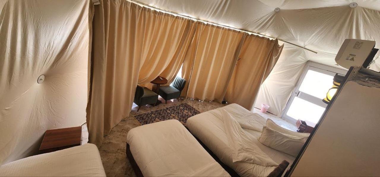 Hotel Omar Ali Luxury Camp Wadi Rum Esterno foto